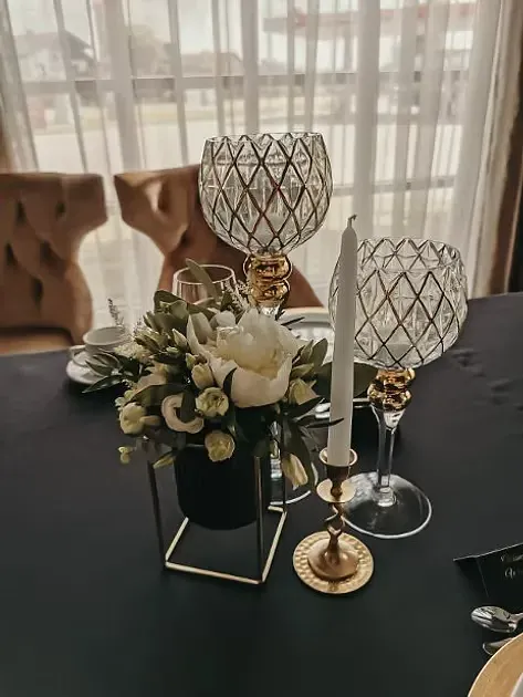 Niski wazon geometryczny - czarno złoty