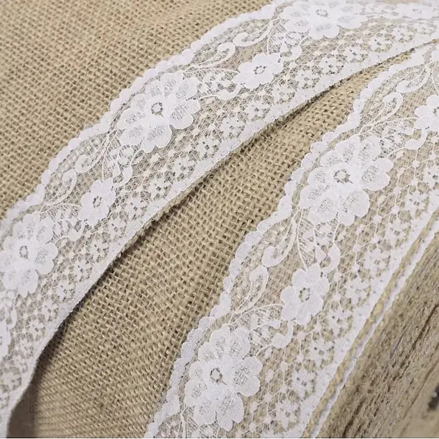 Bieżnik jutowy z koronką