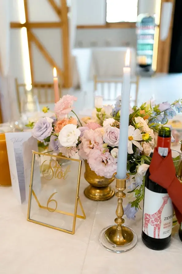 Złote numery na stół