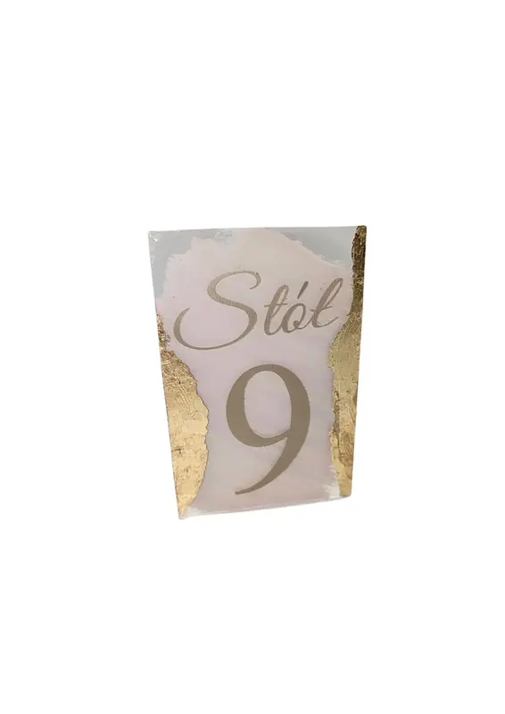 Różowe numery na stoły