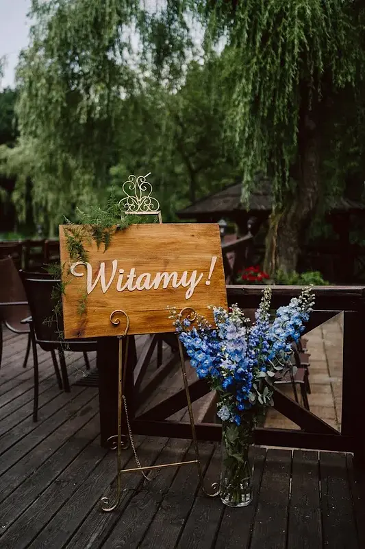 Drewniana tablica powitalna