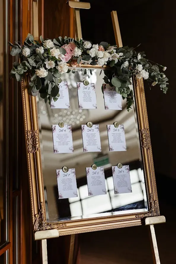 Plan stołów, złote lustro - zdjęcie 2