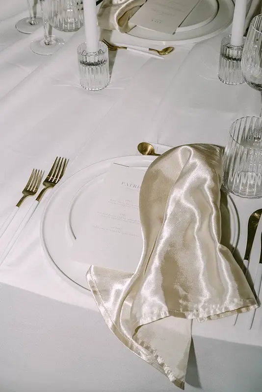 Serwetka satynowa, kość słoniowa