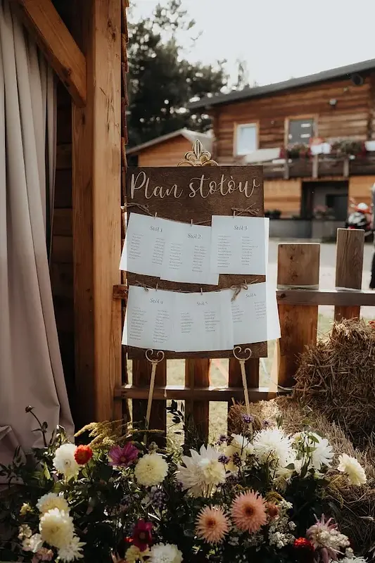 Drewniany plan stołów