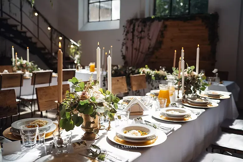 Wazon złoty, stylizowany - zdjęcie 3